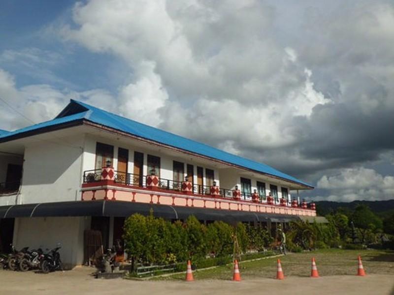 Hotel Sinar Tambolaka Waingapu Екстериор снимка