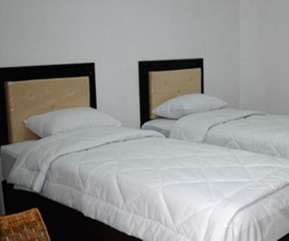 Hotel Sinar Tambolaka Waingapu Стая снимка