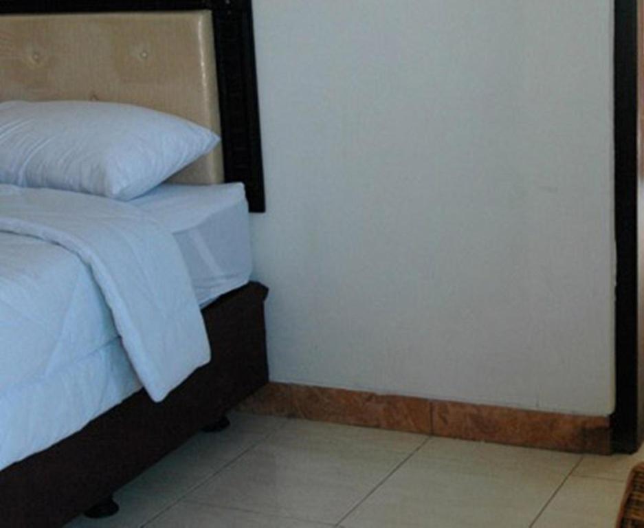 Hotel Sinar Tambolaka Waingapu Стая снимка