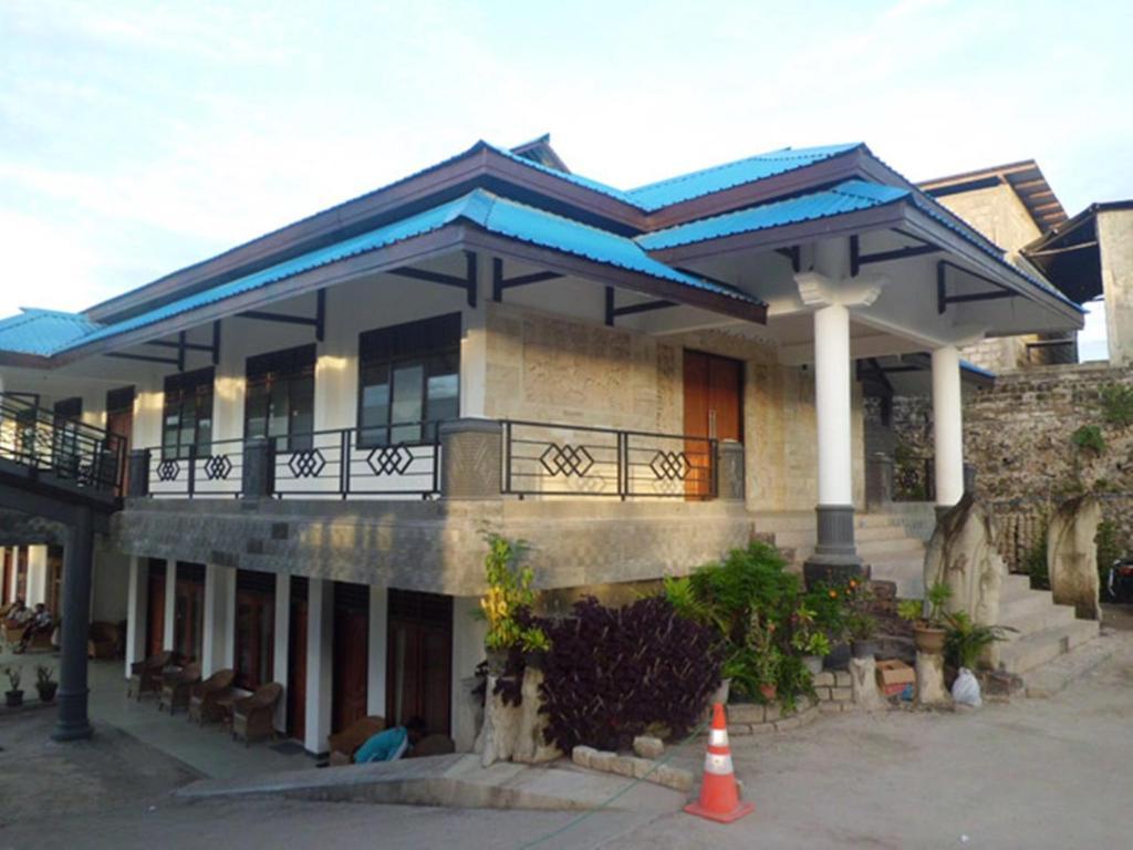 Hotel Sinar Tambolaka Waingapu Екстериор снимка