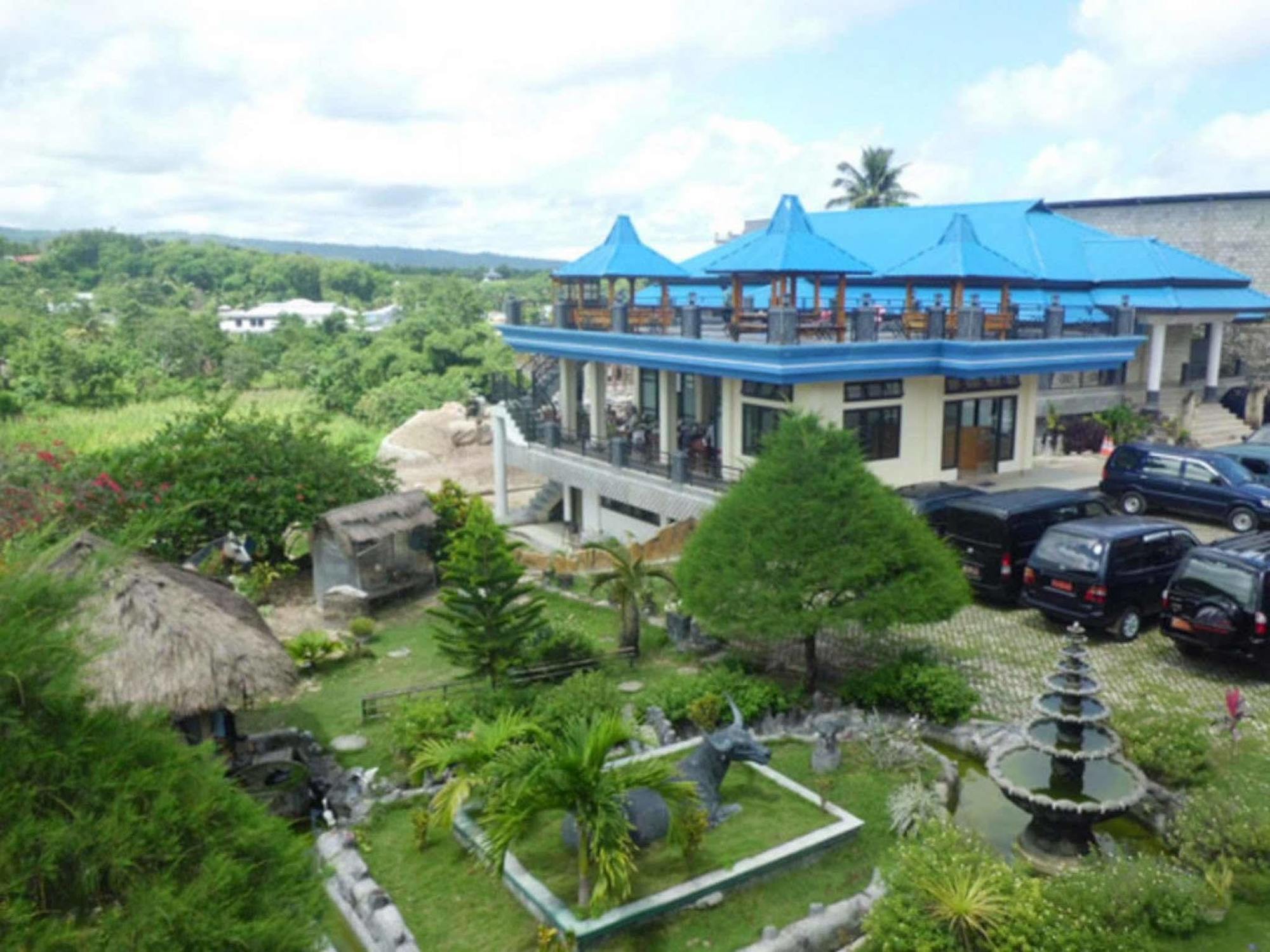 Hotel Sinar Tambolaka Waingapu Екстериор снимка